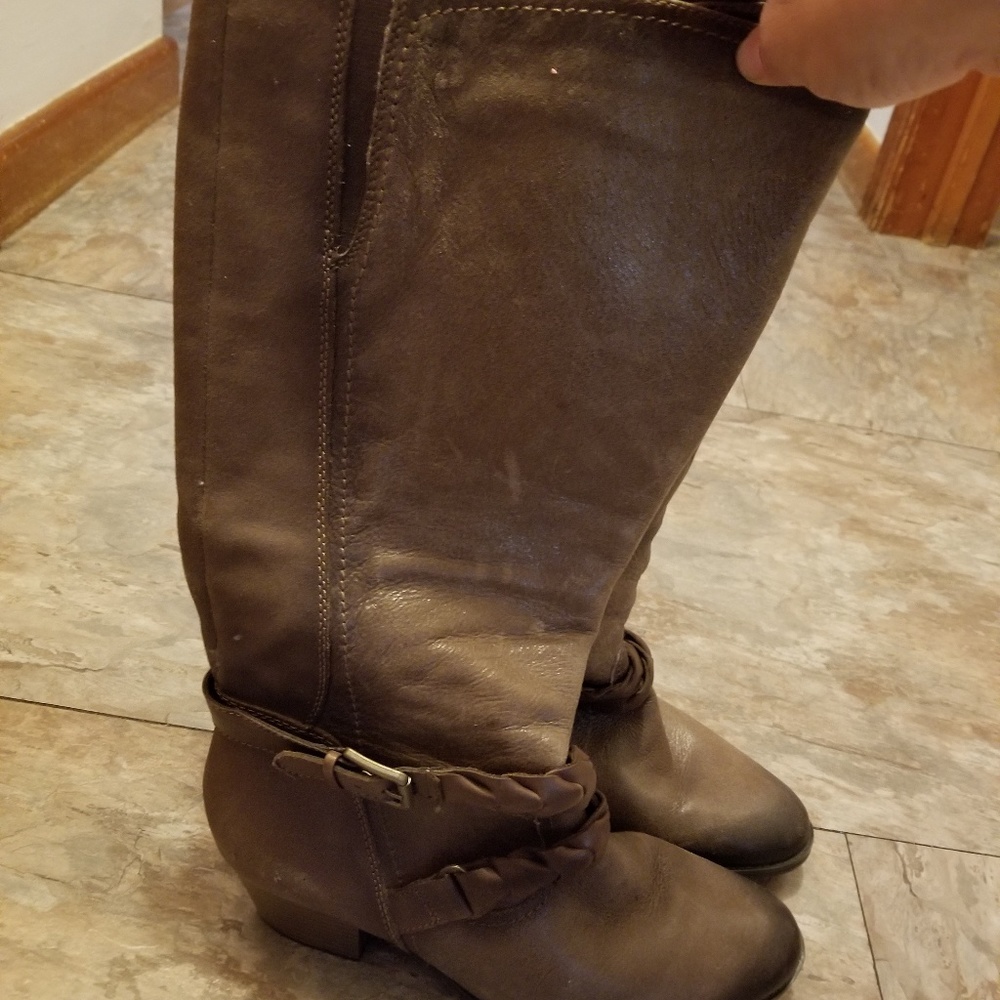 Boots - Picture 2 of 4